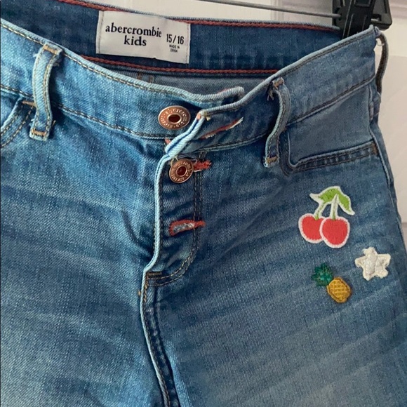 ABERCROMBIE KIDS SHORT WITH PATCHES 15/16 - Picture 2 of 3